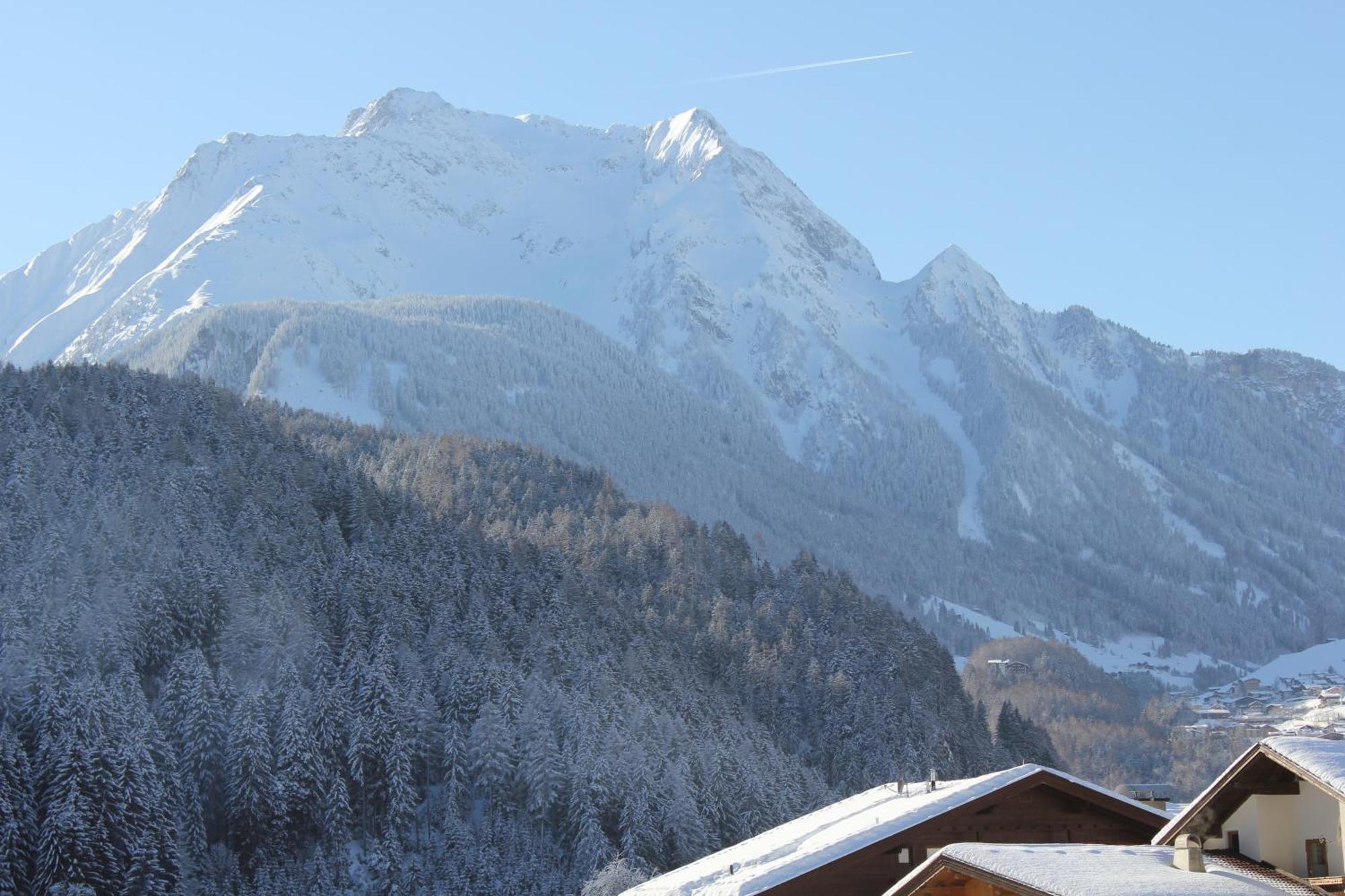 Apart Mountain Lodge Mayrhofen Exteriör bild